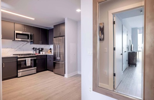 New Rochelle Appartement | Modern Apt with Indoor Pool