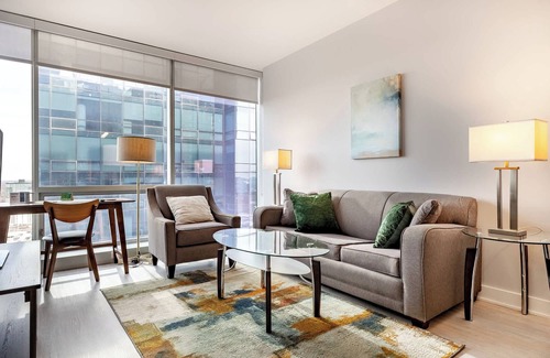 New Rochelle Appartement | Modern Apt with Indoor Pool
