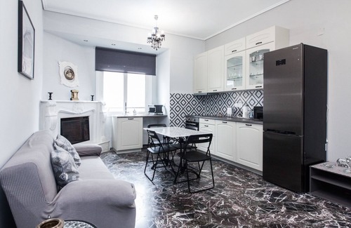 Galatsi Appartement | Modern apt with Increbilbe Athens Views