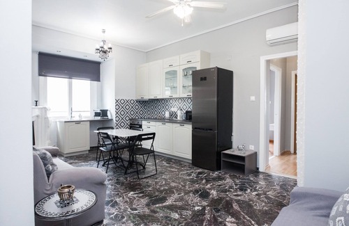 Galatsi Appartement | Modern apt with Increbilbe Athens Views