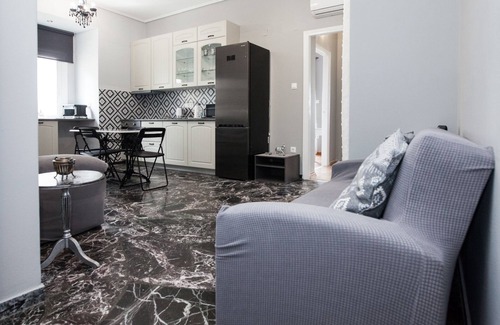 Galatsi Appartement | Modern apt with Increbilbe Athens Views