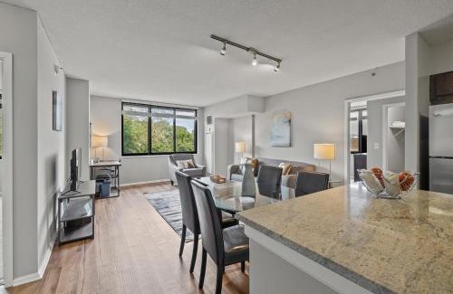 White Plains Appartement | Modern Apt with Kitchen and Gym