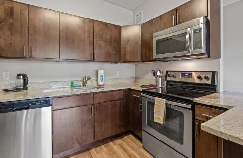 White Plains Appartement | Modern Apt with Kitchen and Gym