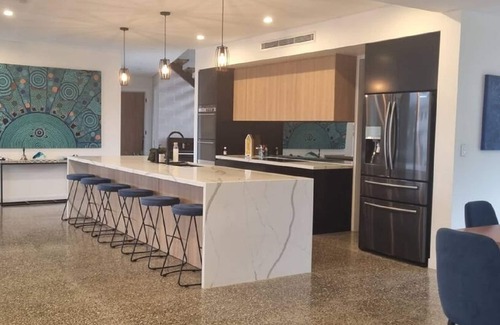 Currumbin Waters Maison | Modern architecturally designed creek frontage property n