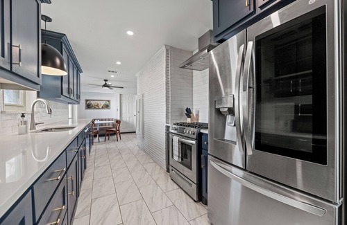 Buckner Terrace - Everglade Park Maison | Modern Art House In Buckner Terrace w/ Pool