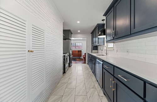Buckner Terrace - Everglade Park Maison | Modern Art House In Buckner Terrace w/ Pool