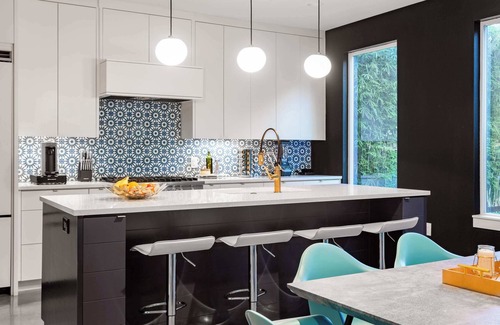 Holly Maison | Modern ATX Mansion Walk to 6th Street
