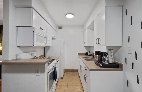 West Campus Appartement | Mins 2 Downtown - Stunning Austin Haven - King bed