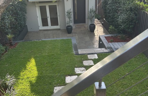 Sydney Maison | Modern balmain waterfront house with pool close to shops and restaurants