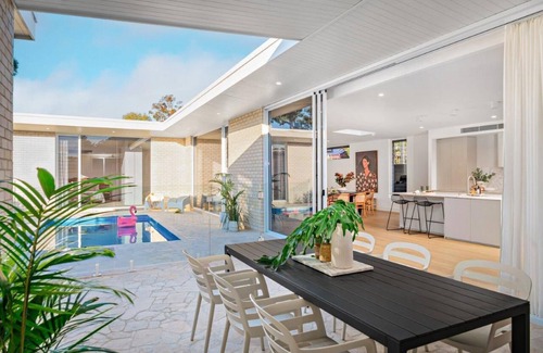 Corlette Maison | Modern Beach Haven,Your perfect Holiday Spot with 6 minutes to beach or Market