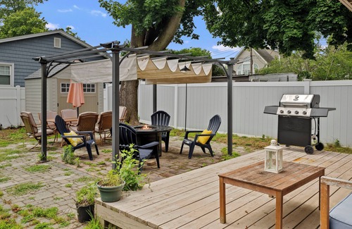 West Haven Maison | Modern Beach Home - Waterview, close to restaurants, universities and hospitals