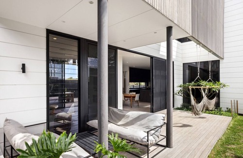 Freshwater Maison | Modern Beach Pad - Seconds to the Beach
