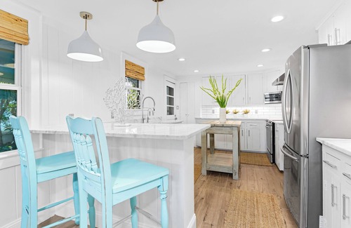 Wrightsville Beach Cottage | Rénové Beachside Cottage à quelques pas de l'océan!