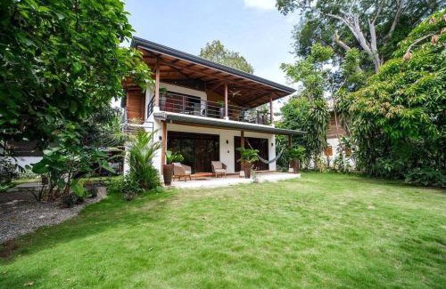 Puerto Viejo de Talamanca Appartement | Modern Beachfront Apartment with Balcony