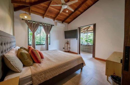 Puerto Viejo de Talamanca Appartement | Modern Beachfront Apartment with Balcony