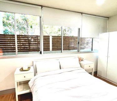 Bellevue Hill Maison | Modern Beachside Suite-Just Steps from Bondi Beach