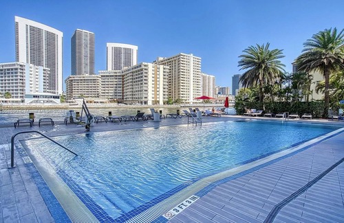 Hallandale Beach Appartement | Modern Beachwalk Studio