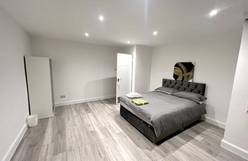 Coulsdon West Maison | Modern Beautiful 5bed -Sleeps 11