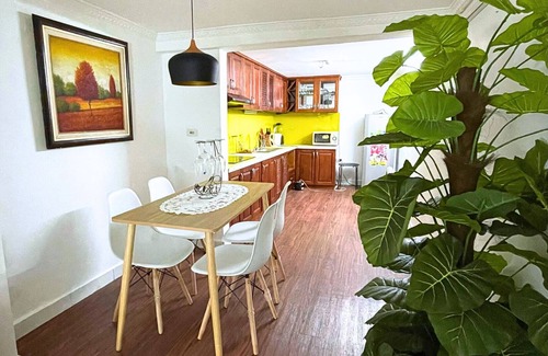 Van Mieu Maison | Modern bedrom in Liight Homstay Hanoi with Netflix, Kitchen, Washer & Dryer