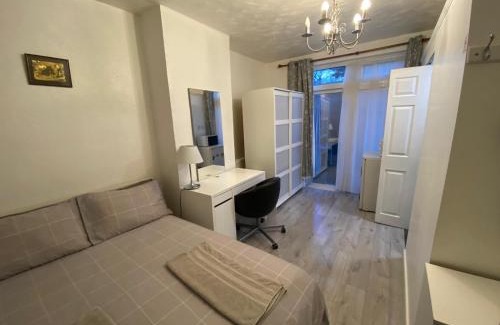 Goresbrook Maison | Modern bedroom with garden view