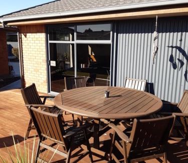 Paroa Maison | Modern BNB unit with Wifi and Breakfast