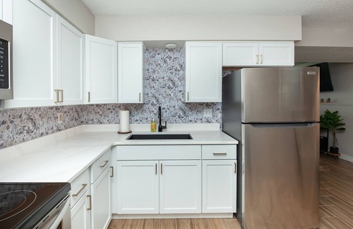 Des Moines Maison | Modern Boho Townhome w/Hidden Reading Nook Near Downtown Des Moines!