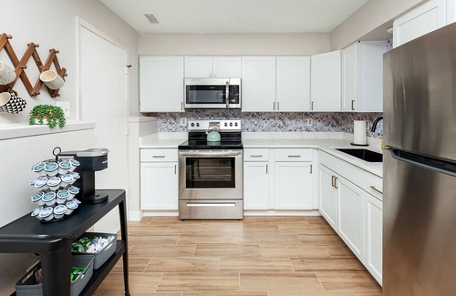 Des Moines Maison | Modern Boho Townhome w/Hidden Reading Nook Near Downtown Des Moines!