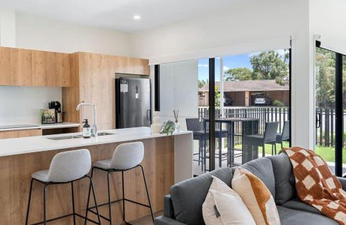 Capalaba Maison | Modern Brand New House near Mall Park with 2Parking
