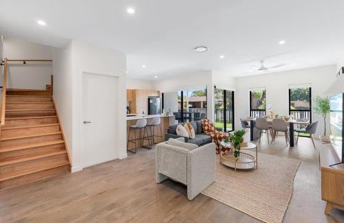 Capalaba Maison | Modern Brand New House near Mall Park with 2Parking