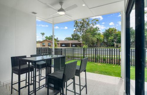 Capalaba Maison | Modern Brand New House near Mall Park with 2Parking