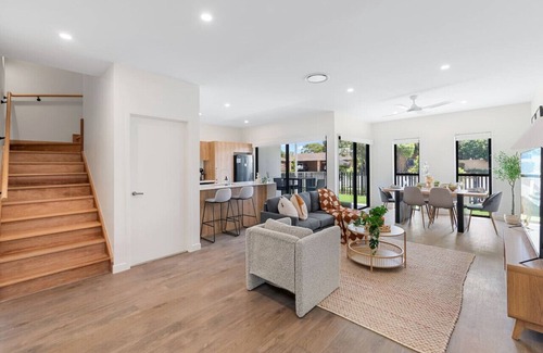 Capalaba Maison | Modern BrandNew House near Mall/Park with 2Parking