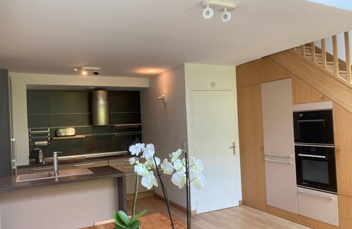 Gentilly Maison | Modern Bright Loft South Paris. Direct Connection to Metro and Airport. Parking