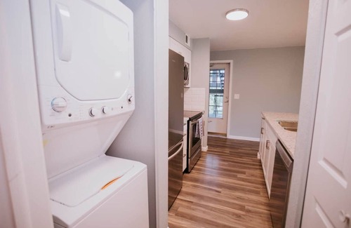 Denver Copropriété | Modern, Bright Retreat for Couples and Business Travel - King Bed
