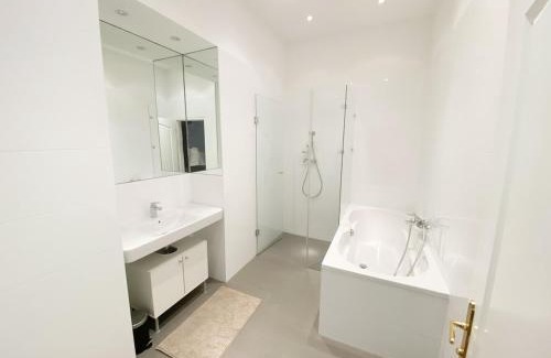 Wahring Appartement | Modern, Bright, Spacious 3-Room-Apartment in a Nice Area of Vienna