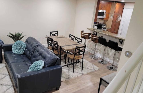 Clifton Maison | Spacious & Luxe EU TH to Relax&Enjoy -Close to IAD