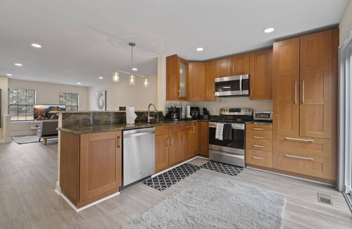 Clifton Maison | Spacious & Luxe EU TH to Relax&Enjoy -Close to IAD