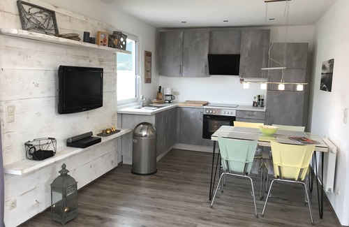 Onderdijk Maison | Modern, bright vacation home with lots of sun and its own jetty