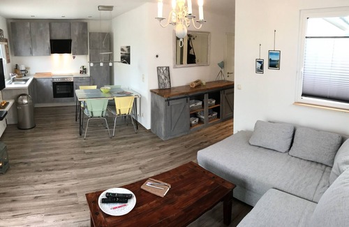 Onderdijk Maison | Modern, bright vacation home with lots of sun and its own jetty