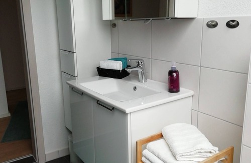 Mengershausen Appartement | Modern, bright vacation apartment with garden view