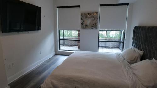 South Tuxedo Park Appartement | Modern Buckhead Escape Huge 1BR AND Den & Pool Views