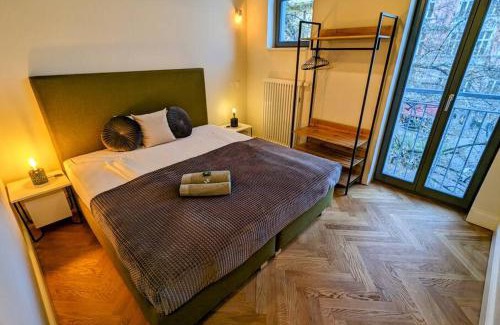 Friedrichshain-Kreuzberg Appartement | Modern building with vertical garden & 2 bedrooms