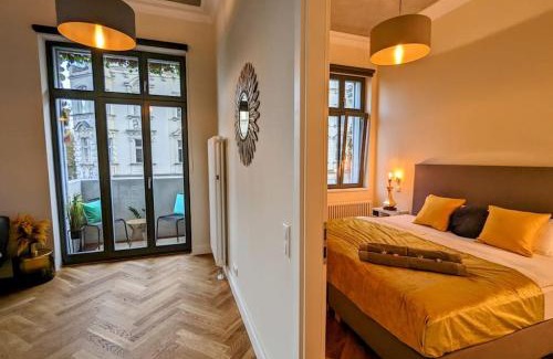 Friedrichshain-Kreuzberg Appartement | Modern building with vertical garden & 2 bedrooms