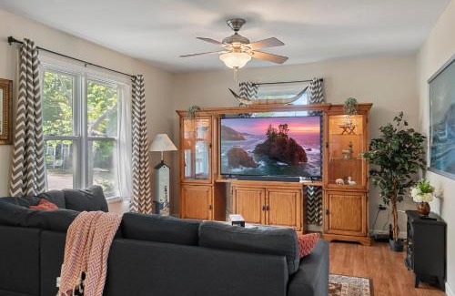 Springfield Maison | Modern Bungalow Home with Mid-Century Flair