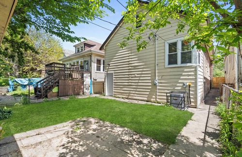 South Chicago Maison | Modern Bungalow near the beach! 20 minutes to downtown!
