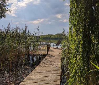 Wunsdorf Maison | Modern bungalow with direct lake access and fireplace