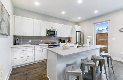 New Orleans Maison | Modern Bywater Condo Pool & Gym