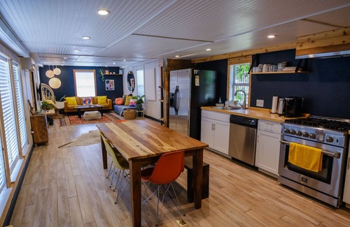 Manchaca Cabine | Modern Cabin Oasis 8 mins from Circuit of The Americas - COTA