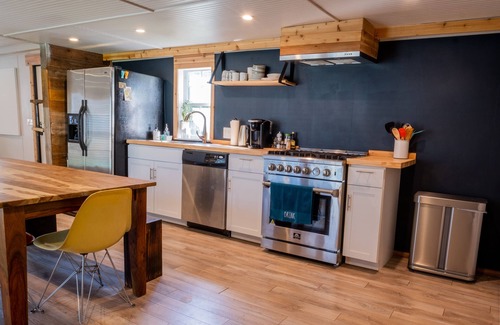 Manchaca Cabine | Modern Cabin Oasis 8 mins from Circuit of The Americas - COTA