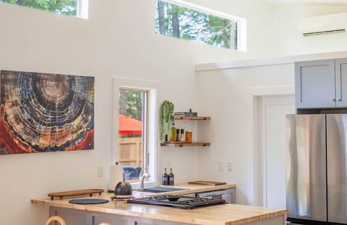 Saugerties Maison | Saugerties Cabin close to HITS with a Hot Tub 3BR