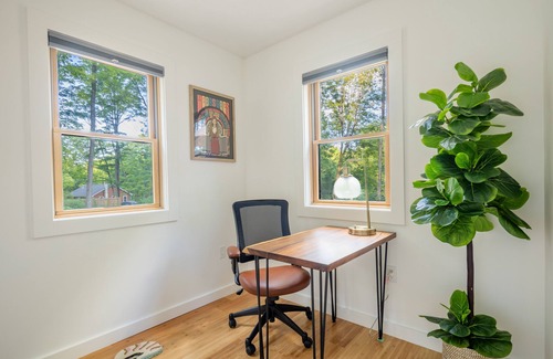 Saugerties Maison | Saugerties Cabin close to HITS with a Hot Tub 3BR